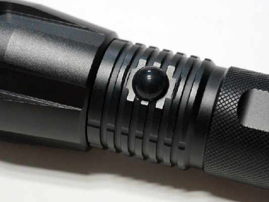 500 Lumen Cree T6 Heavy Duty Led Flashlight 6400K Color Temp For Searching