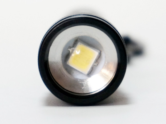 Mini Zoom Warm White LED Keychain Flashlight With 1 * AAA Dry Battery
