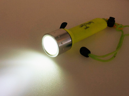 Professional Underwater Led Flashlight , 30 Meters Underwater Diving Flashlight