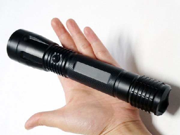 500 Lumen Cree T6 Heavy Duty Led Flashlight 6400K Color Temp For Searching