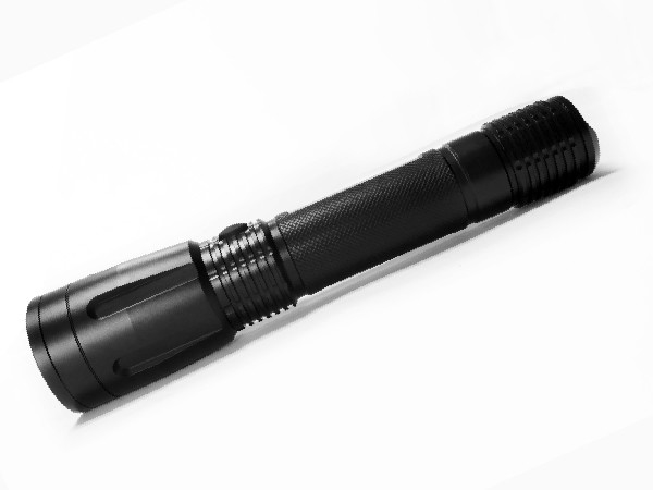 Black Color 500 Lumen Led Flashlight , 6 Watt Military Led Flashlight