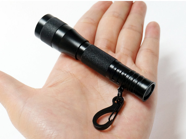 Small Bright Outdoor LED Flashlight Keychain Aluminum Alloy Material Black Color